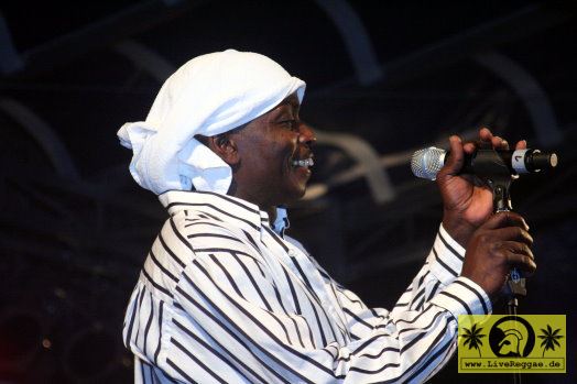 The Pioneers (Jam) with The Aces 10. This Is Ska Festival - Wasserburg, Rosslau 24. Juni 2006 (31).jpg